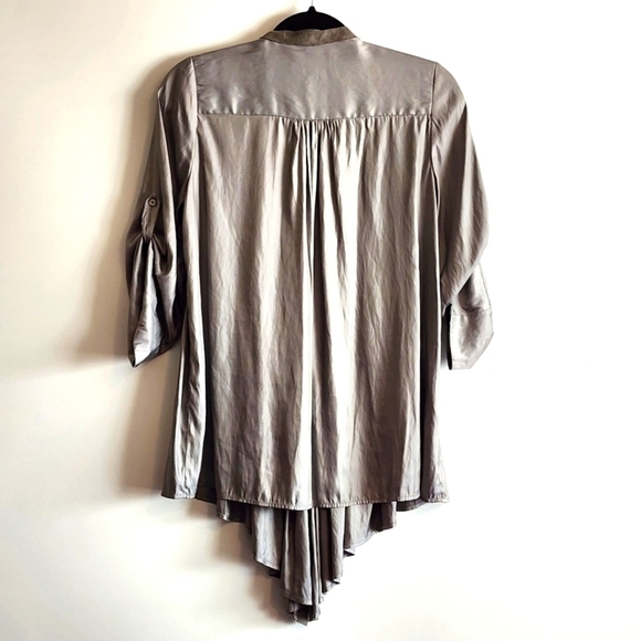 Elizabeth and James Pleated One Button Closure Top - Picture 2 of 6